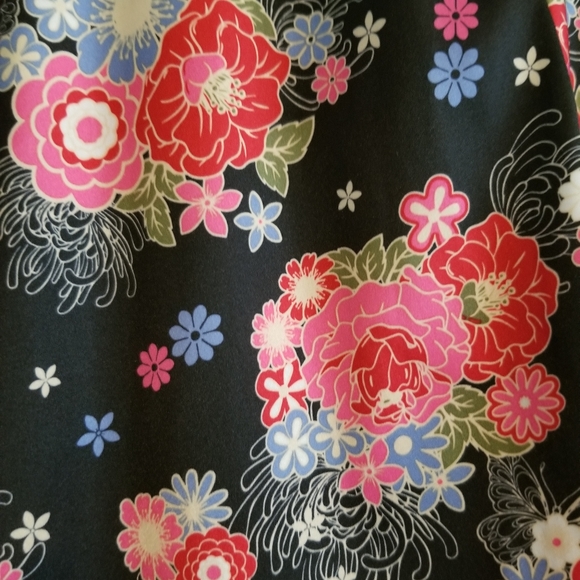 Tahari Beltless Kimono - Picture 4 of 4